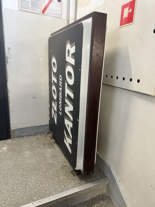 Sprzedam używany podświetlany kaseton reklamowy