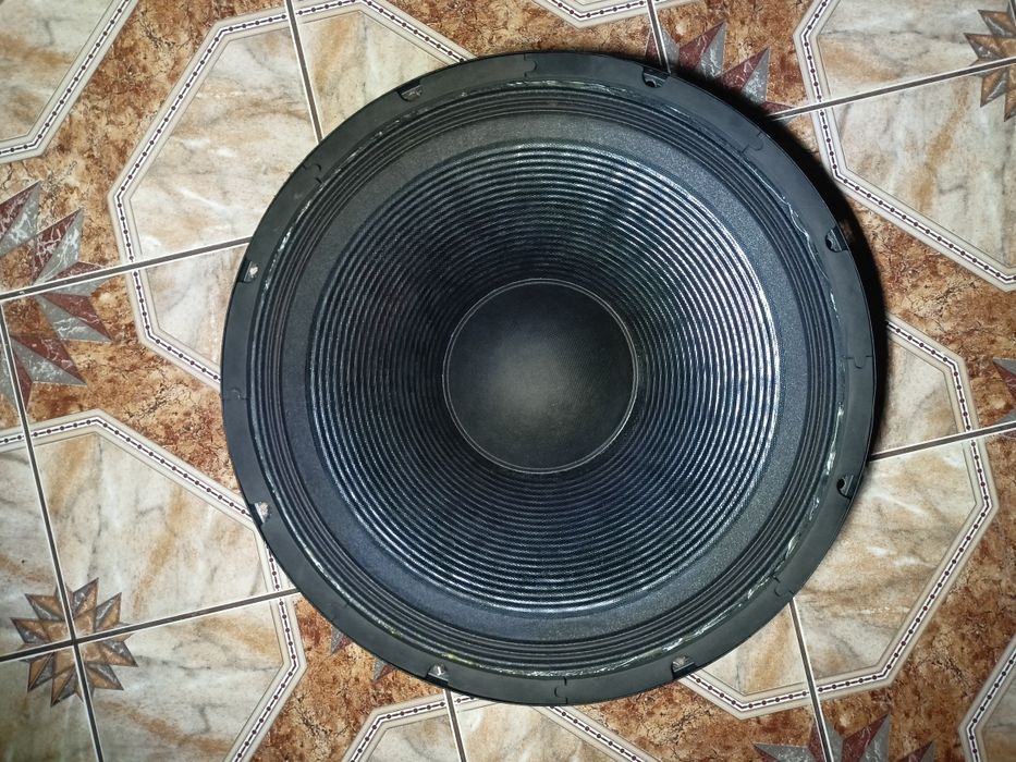 Głośnik 18" 8ohm