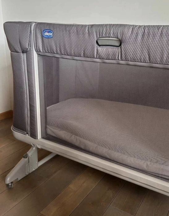 Chicco Next2Me Forever ciemno szare łóżeczko dostawka