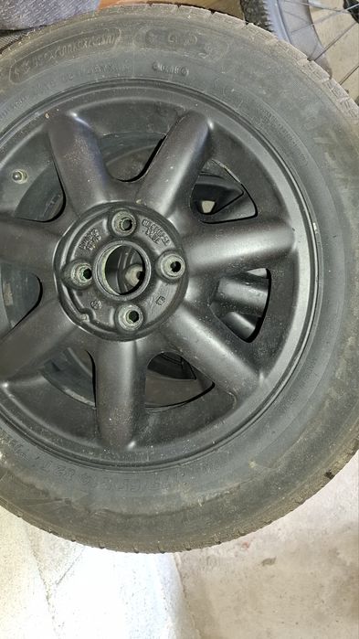 Conjunto de 4 jantes VW Golf 3 GT com 4 pneus em bom estado como novos