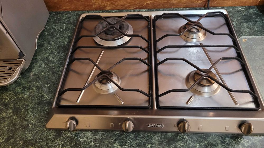 Płyta gazowa czteropalnikowa marki Smeg