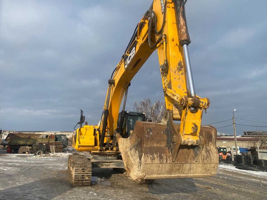 Ескаватор JCB 330