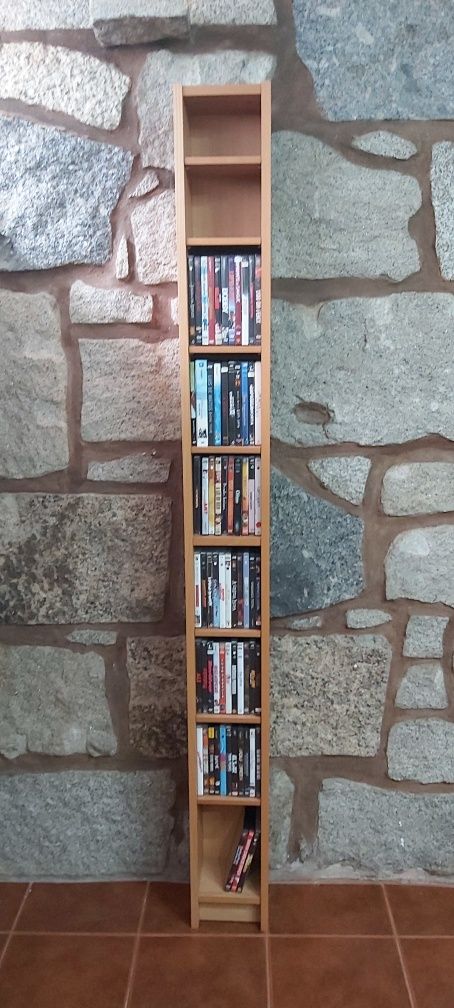 Vendo lote de 70 DVD de filmes de várias categorias com estante.