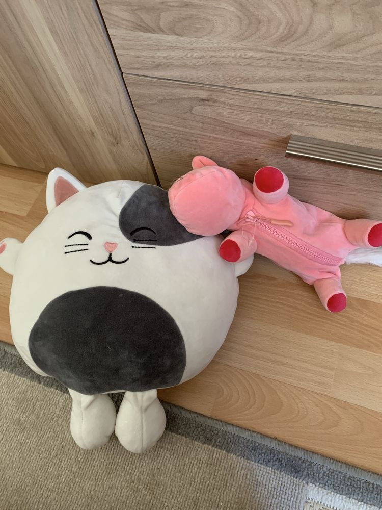 Maskotka kotek Squishmallows i gratis pluszowy piornik różowy