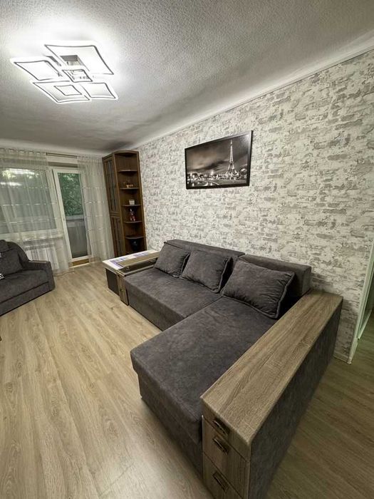 Продам 3х комнатную квартиру.  Шевченковский район. Метро 23 Августа.