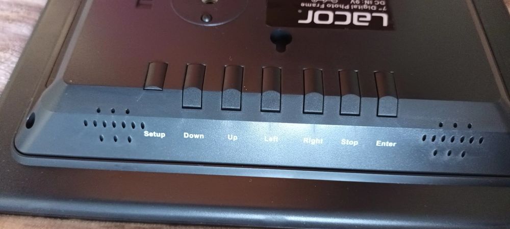 Moldura digital 7" NOVA, ainda na caixa