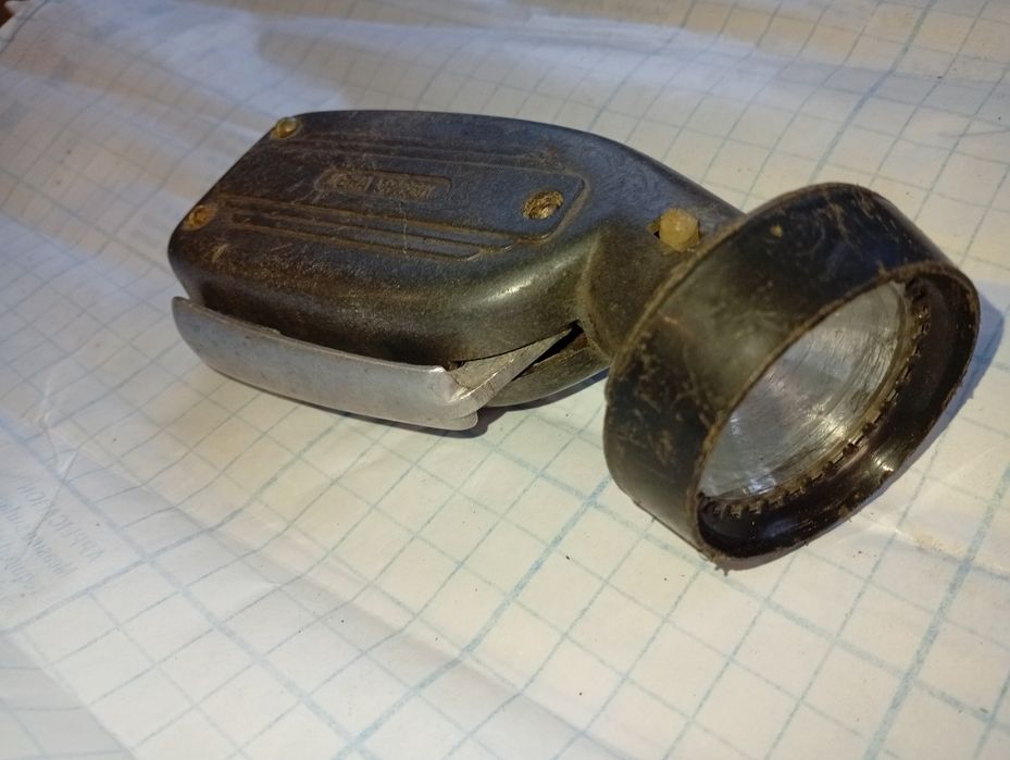 Ліхтар, робоче динамо. Ліхтар динамічний. Фонарь динамо.