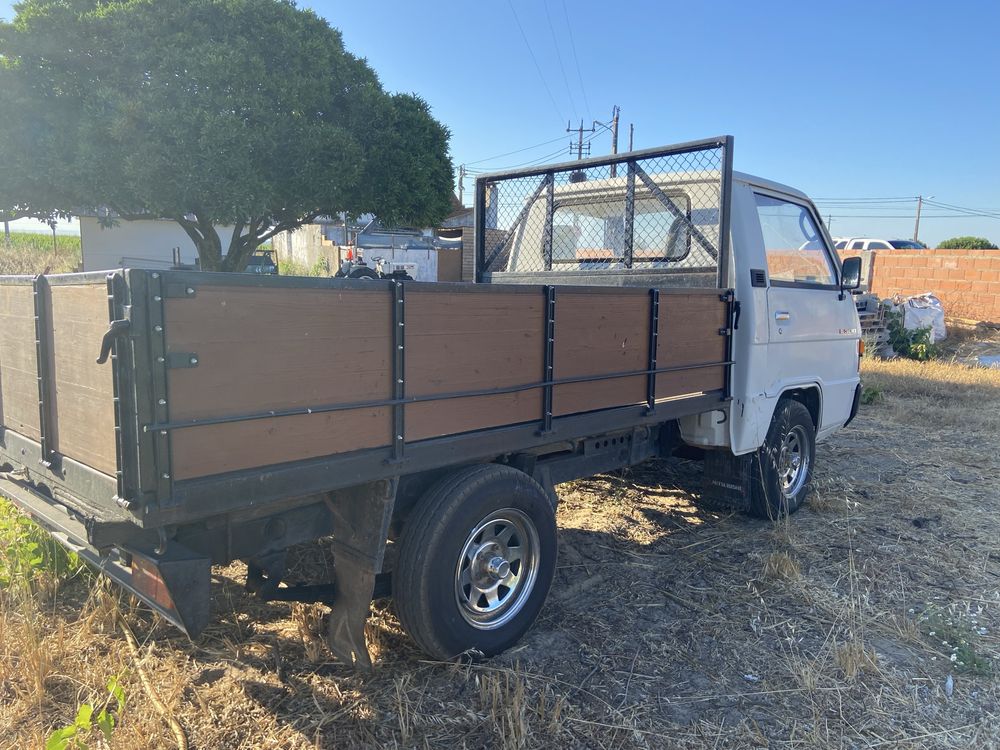 Mitsubishi L300 caixa aberta clássico