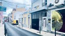 Oportunidade: vendo escritório com 3 divisões, casa de banho e garagem