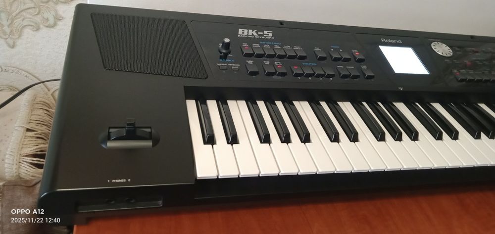 Продам синтезатор Roland bk 5