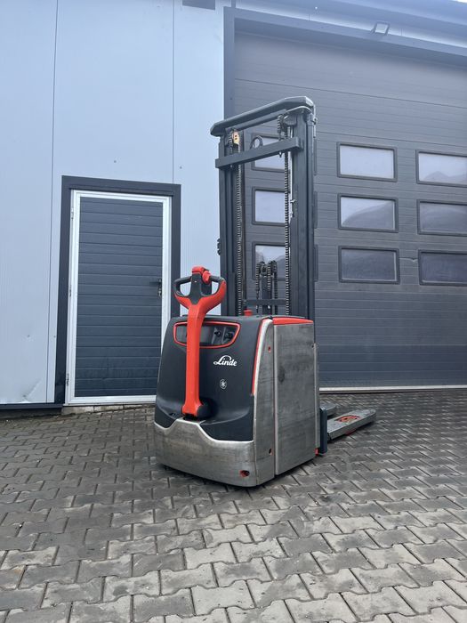 Paleciak elektryczny Linde L14 triplex 535 cm wersja chlodnicza