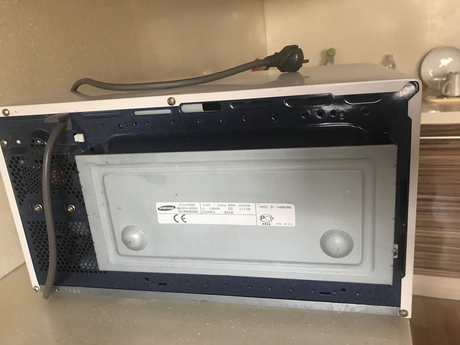 мікрохвильова піч +гриль Samsung