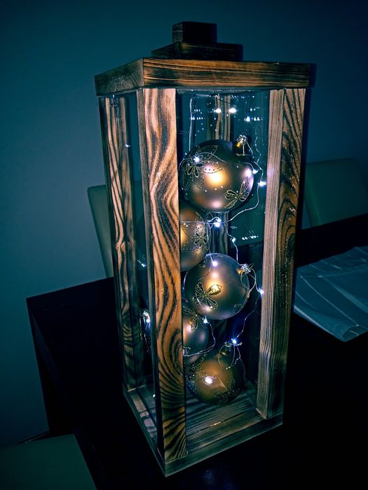 Drewniany świecznik kwadratowy szklany