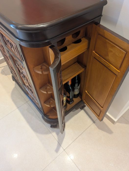 Móvel Bar Chinês em madeira talhada