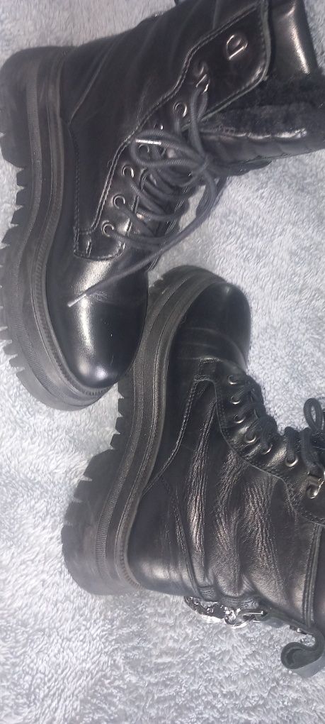 Botas Búfalos pretas com pelo