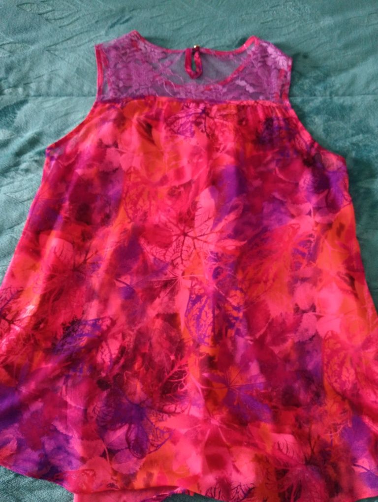 Top colorido com renda