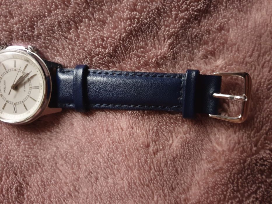 Часы полёт с будильником