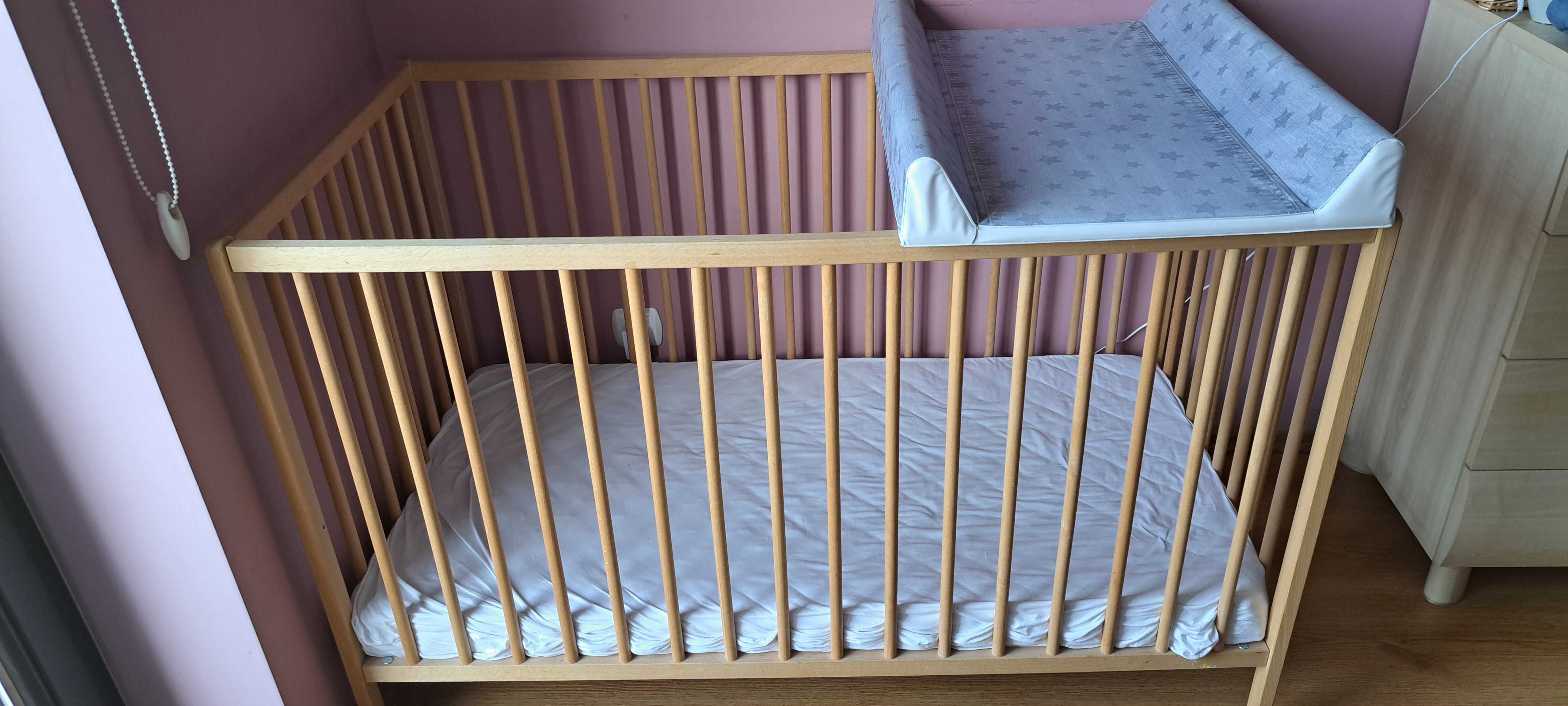 Drewniane łóżeczko dziecięce z materacem, regulowane