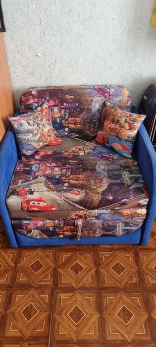 Детский кресло-диван в хорошем состоянии
