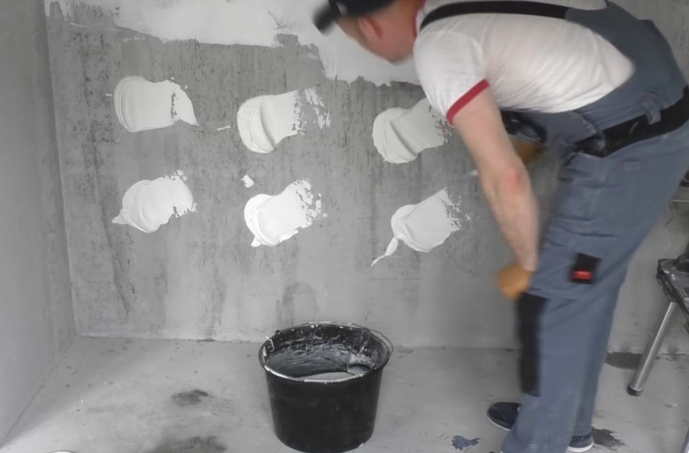 Ремонт квартир : шпаклёвка стен , поклейка обоев .