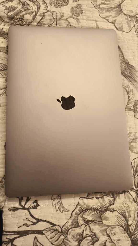 MacBook Pro i7 - 2019 (touchbar)
