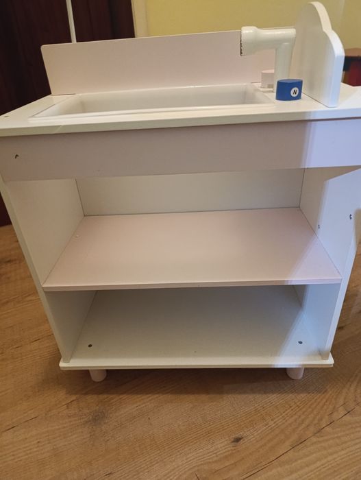 Móvel de brincar para dar banho e vestir bonecos