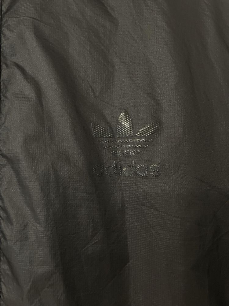 Kurtka wiatrówka Adidas M szwedka czarno-biała logowana z kapturem