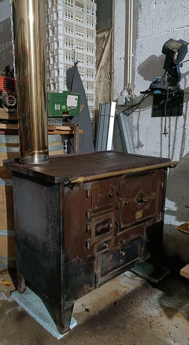 Fogão em ferro, a lenha