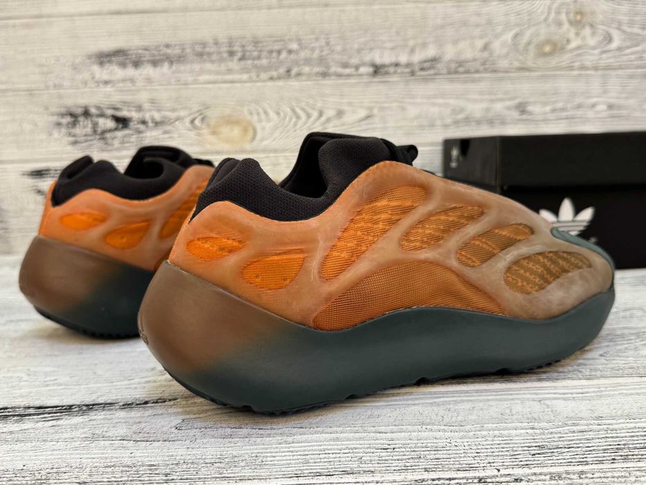 Кросівки Adidas Yeezy 700 V3 Orange Copper Fade Адидас із буст 700