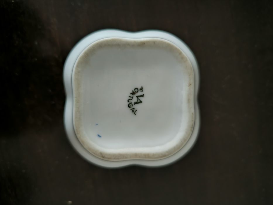 7 caixas. Vista Alegre. Caixa em madeira