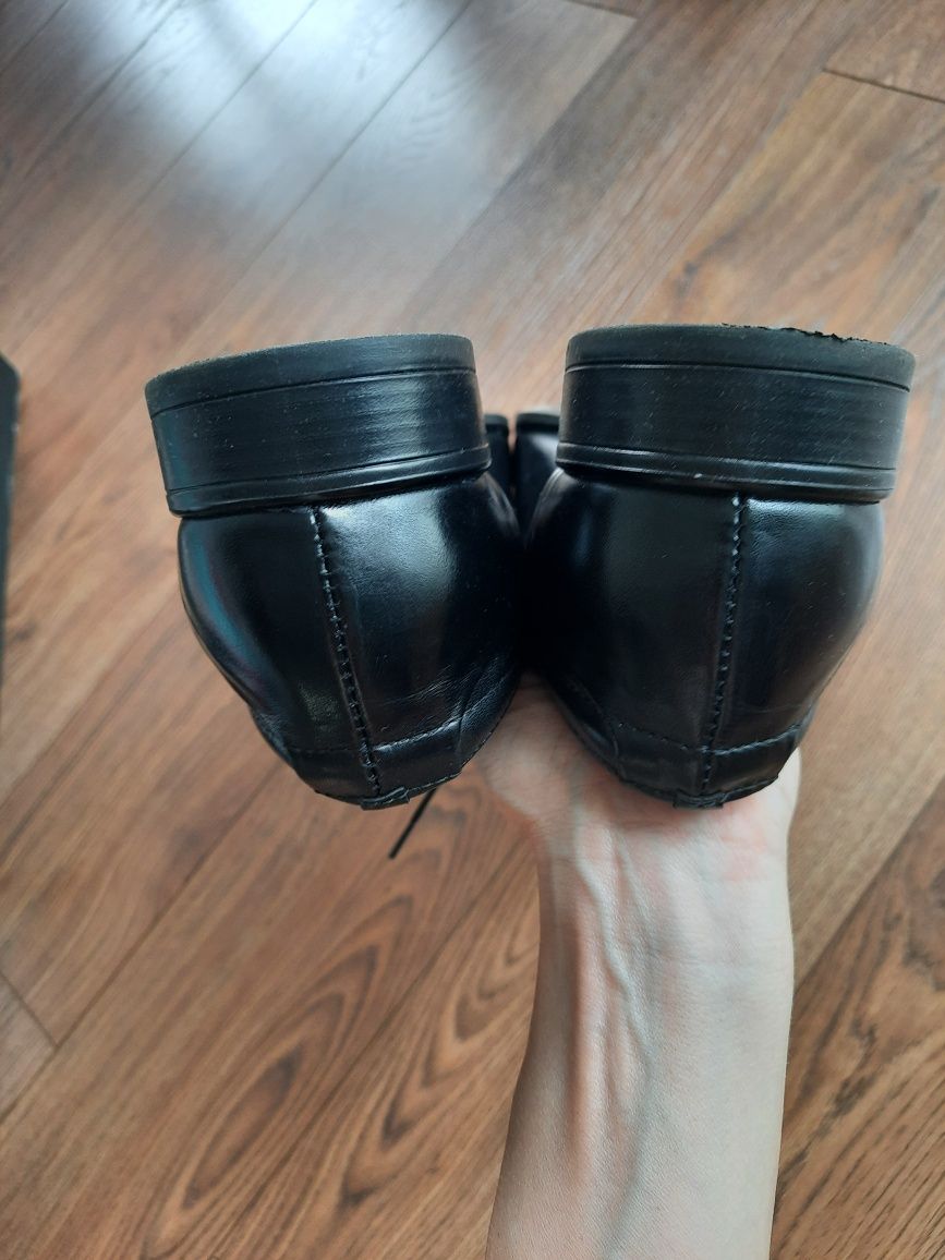 Buty męskie -- skóra -- r.40 - 150zł