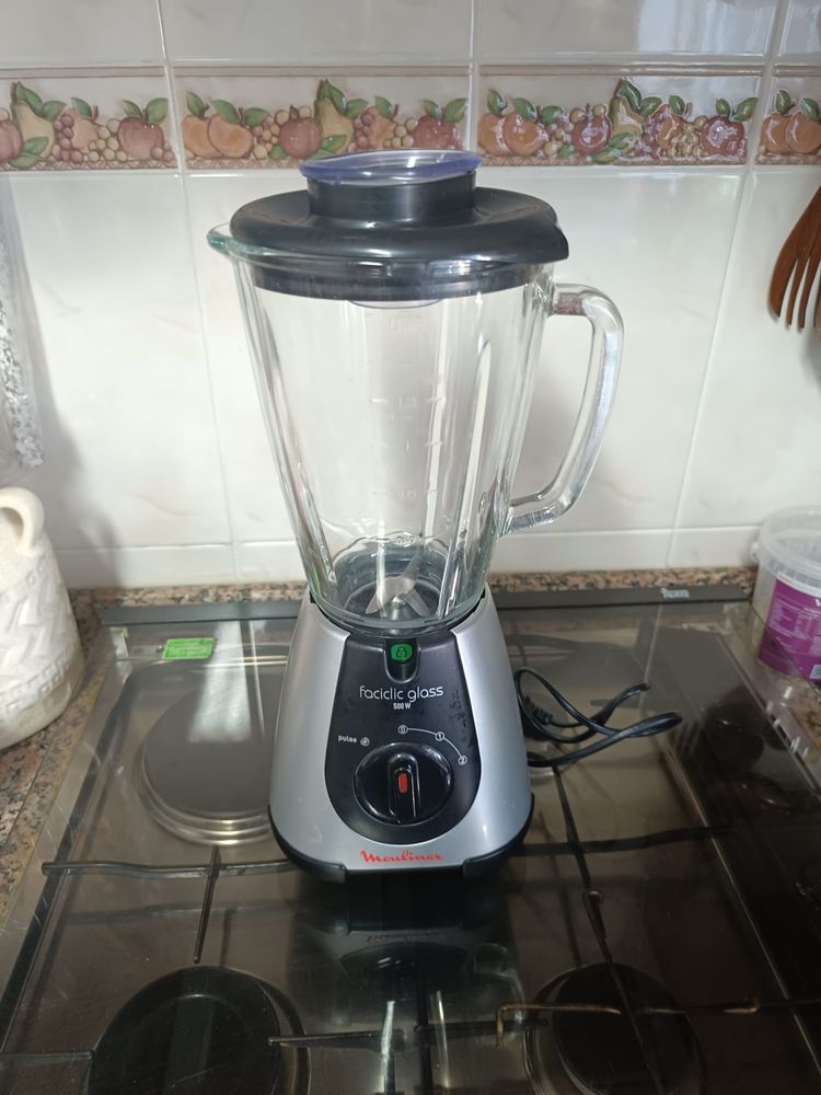 Liquidificadora 500W Moulinex em otimo estado com poico uso.