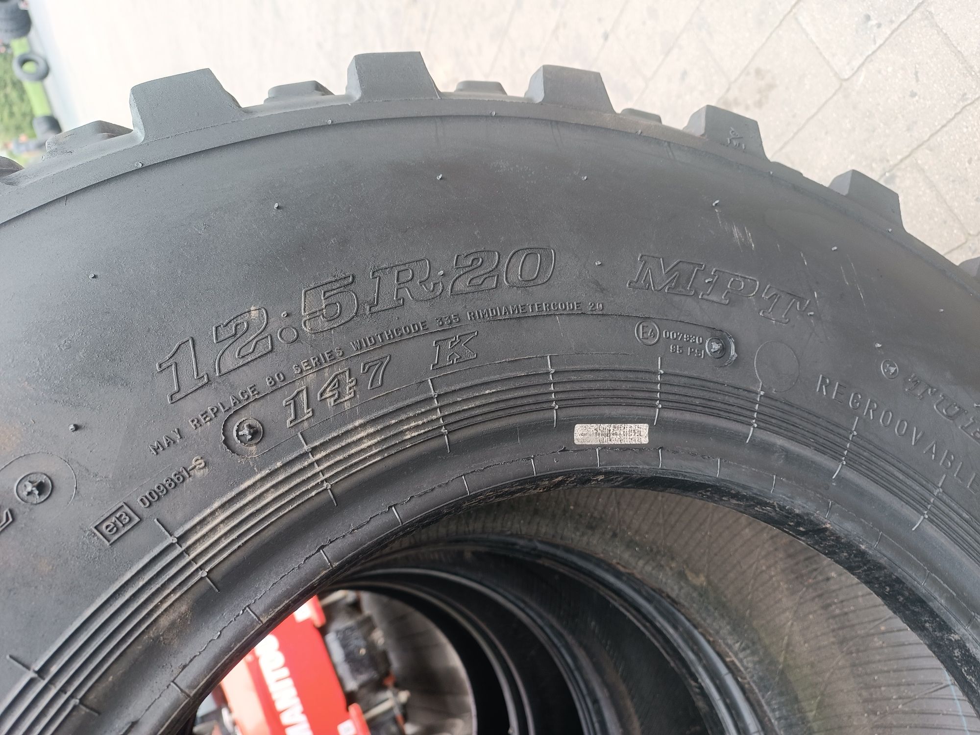 12.5R20 Dunlop SP PG8 MPT opony przemysłowe 12.5-20