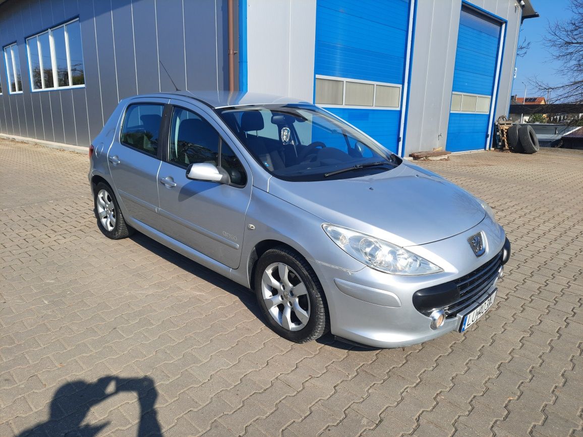1.6 benzyna 109 KM klimatyzacja ważne opłaty