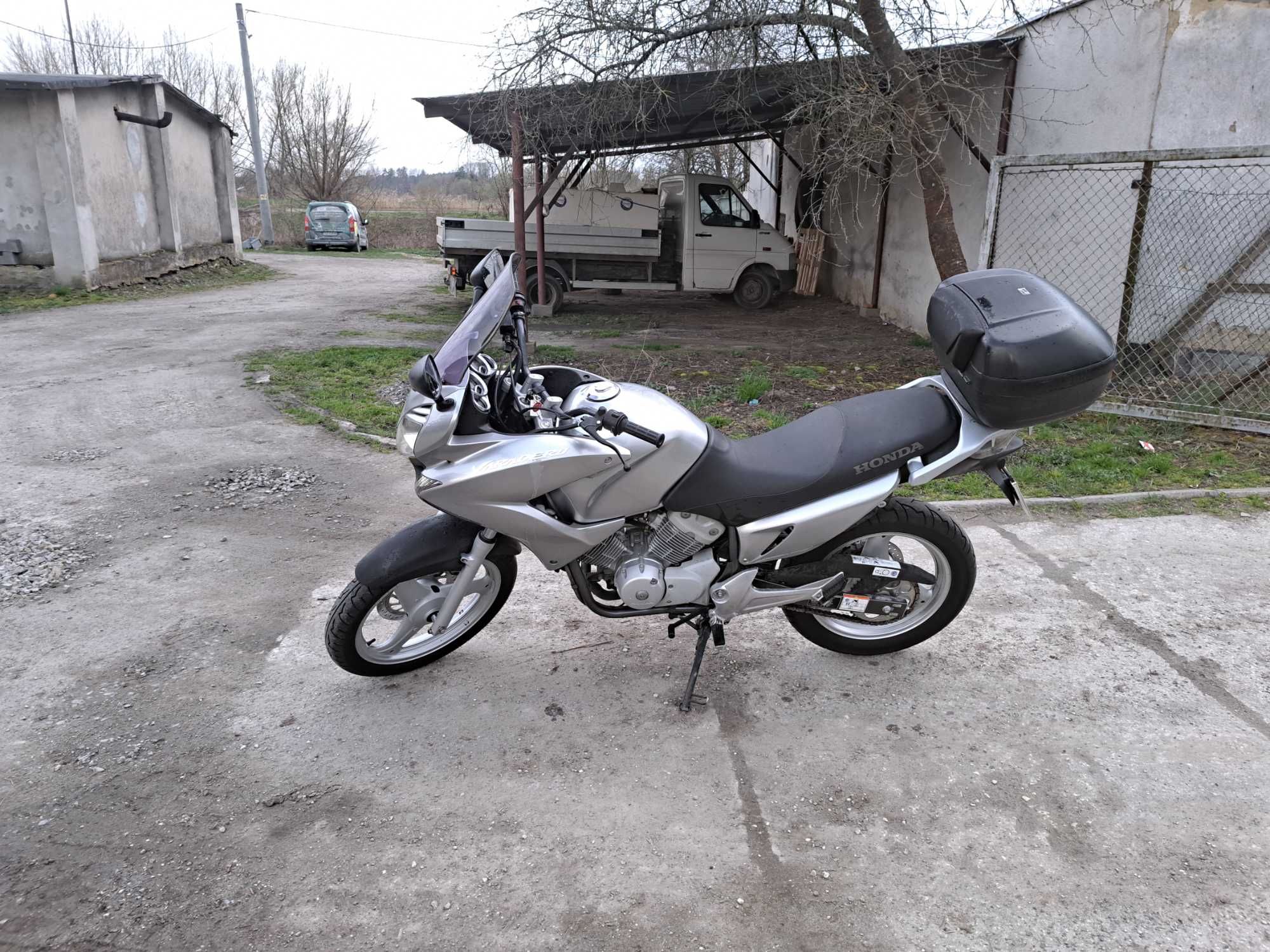 Honda Varadero 125 kat B na wtrysku Stan BDB Kufer