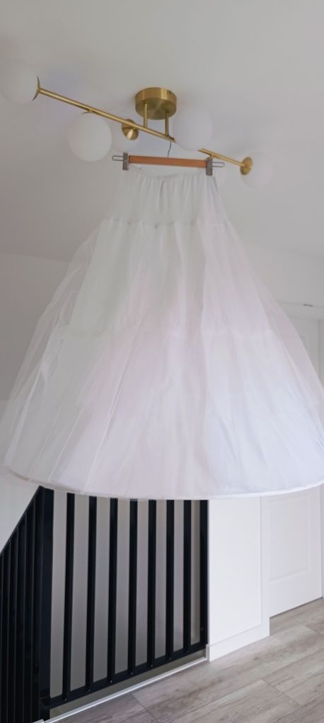 Suknia Ślubna klasyczna elegancka gipiura boho