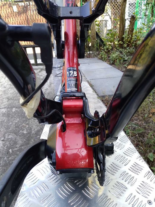 Rama, silnik, bateria i dodatki. Do złożenia roweru niewiele brakuje