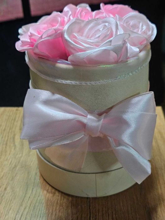 flowers box róże ze wstążki