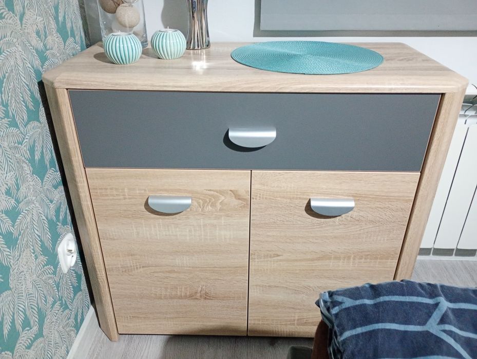 Tanio sprzedam komodę i dwa stoliki nocne.