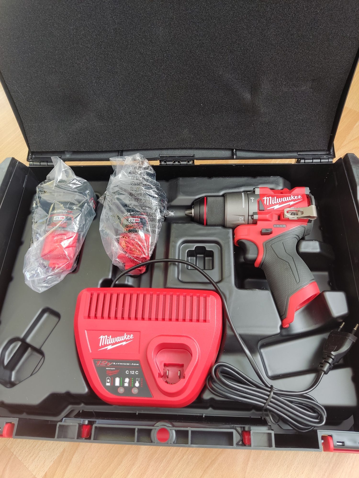 Wkrętarka MILWAUKEE M12 FPD2 + 2x4.0Ah  NIEUŻYWANA