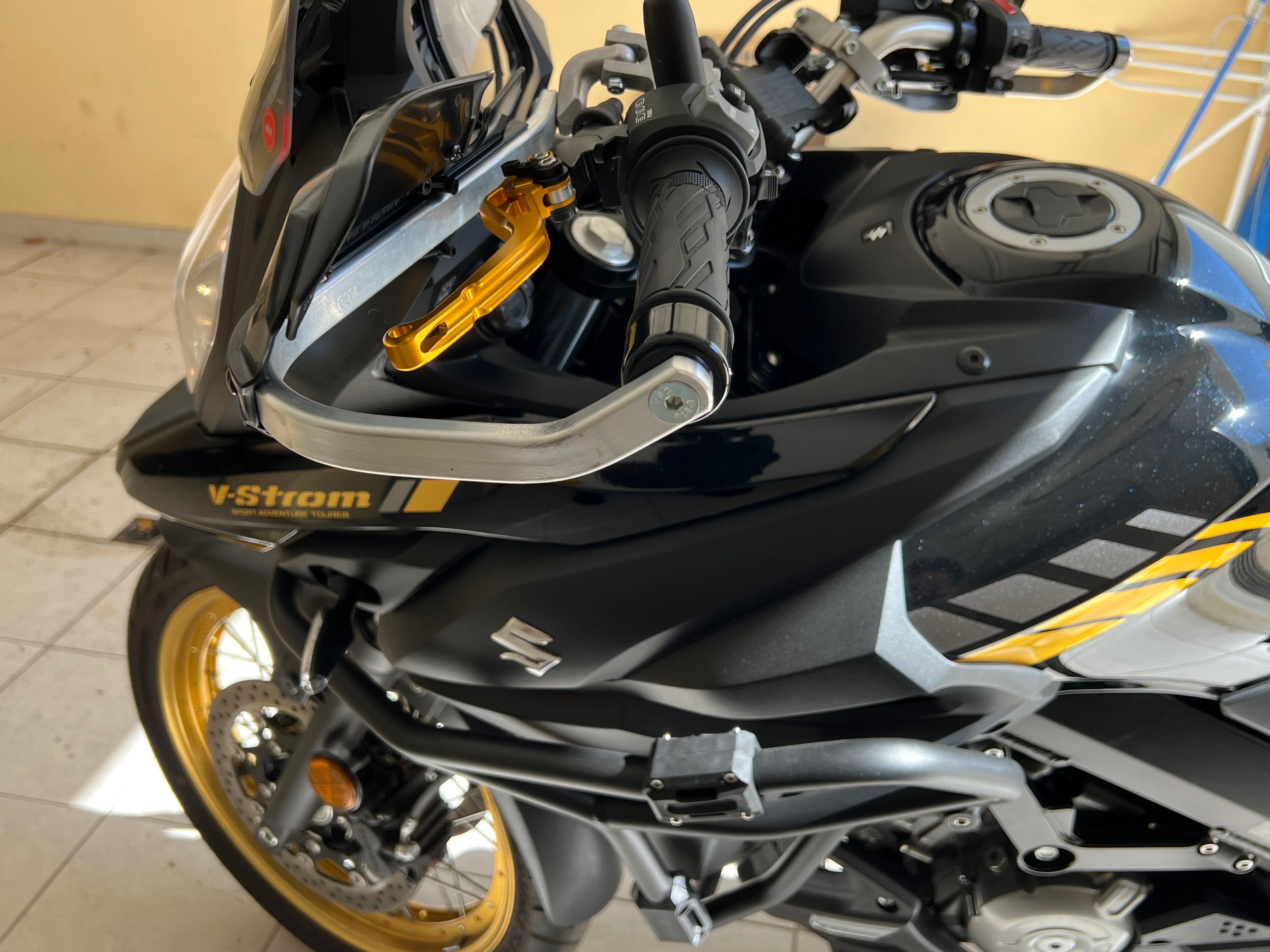 Suzuki v Strom 650 Xt