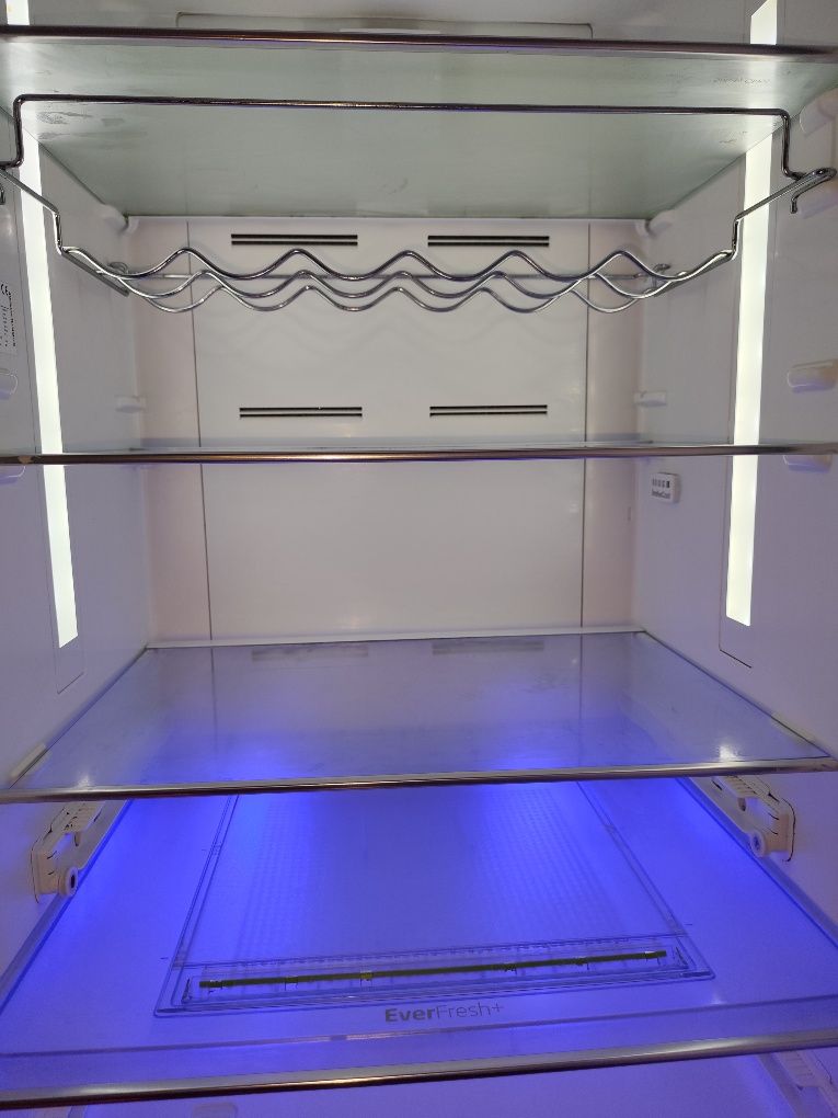 Lodówka BEKO czarne lustro 70 cm