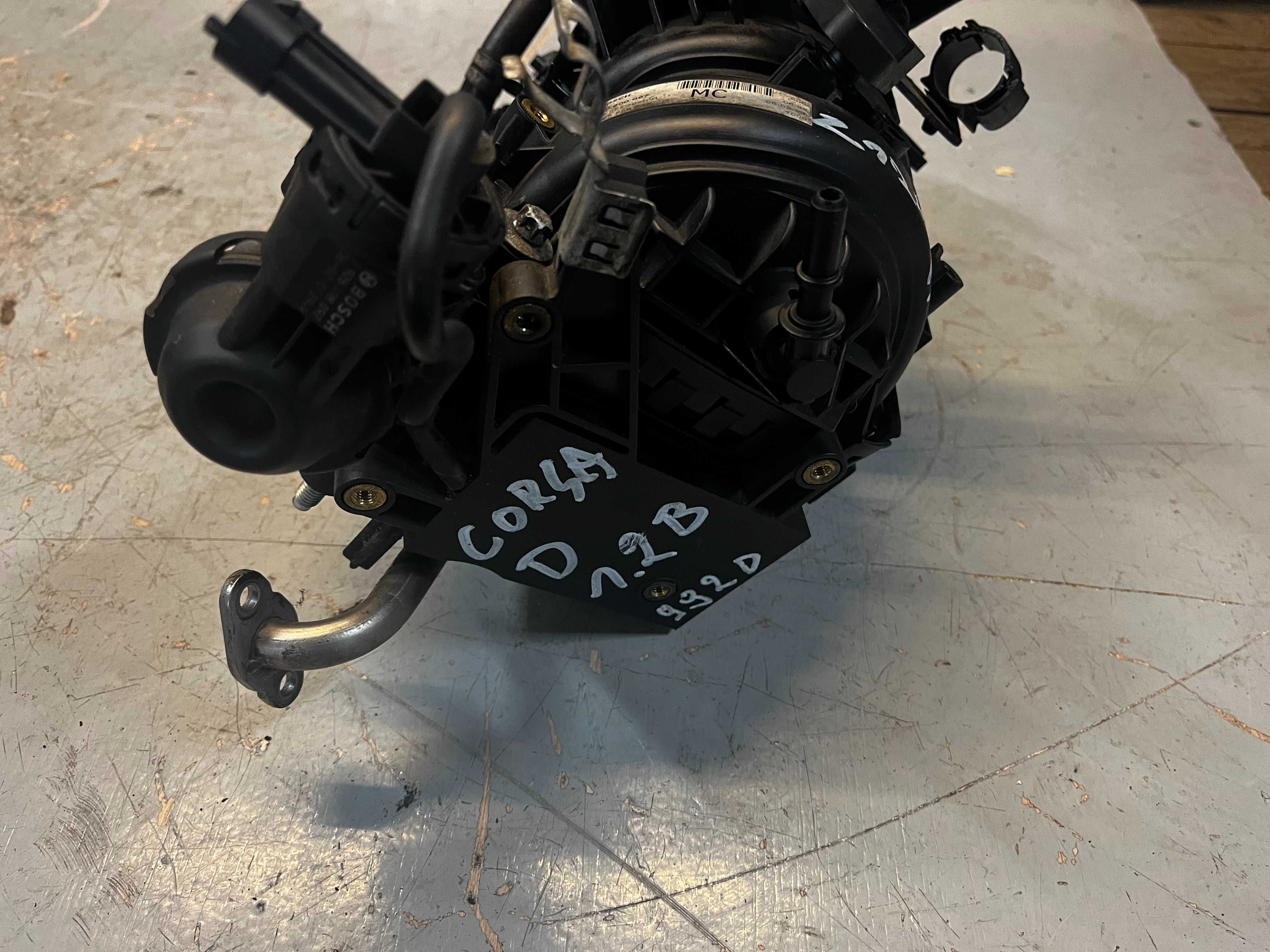 992D Kolektor Ssący Opel Corsa D 1.2B Z12XEP Stan BDB