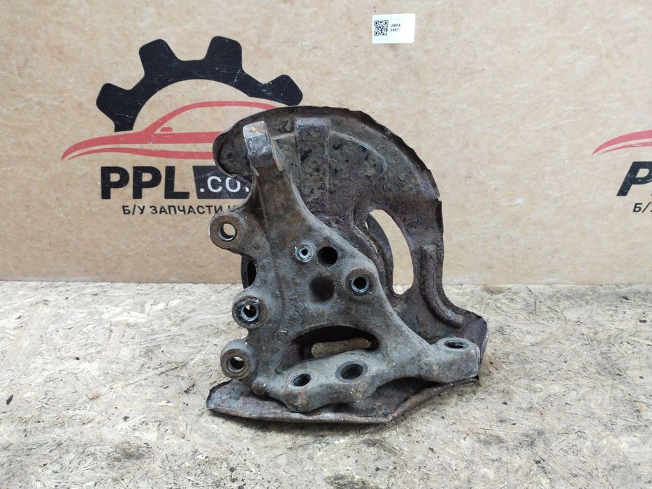 Mercedes C W203 00-07 Поворотный кулак передний левый цапфа ступица