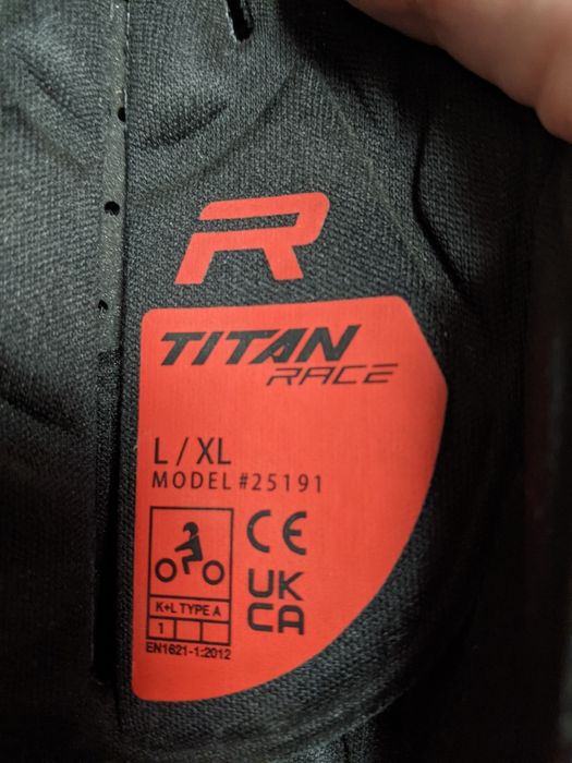 Мотонаколінники Fox Titan Race