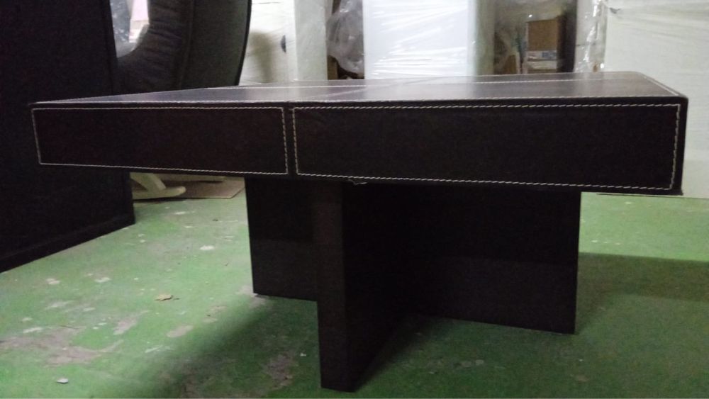 Mesa de centro em pele sintetica