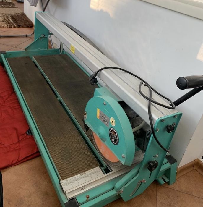 Плиткоріз , інструмент