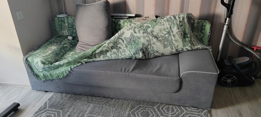 Бесплатно отдам диван