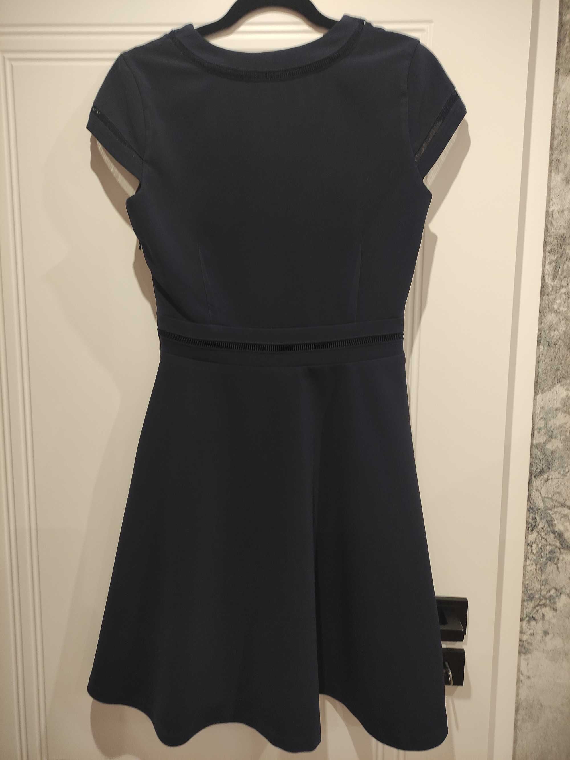 Granatowa sukienka rozkloszowana H&M