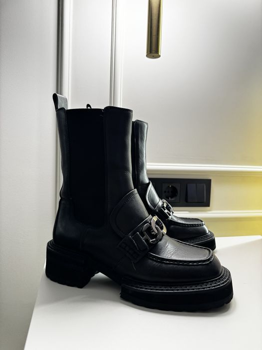 Демісезонні шкіряні ботинки Estro